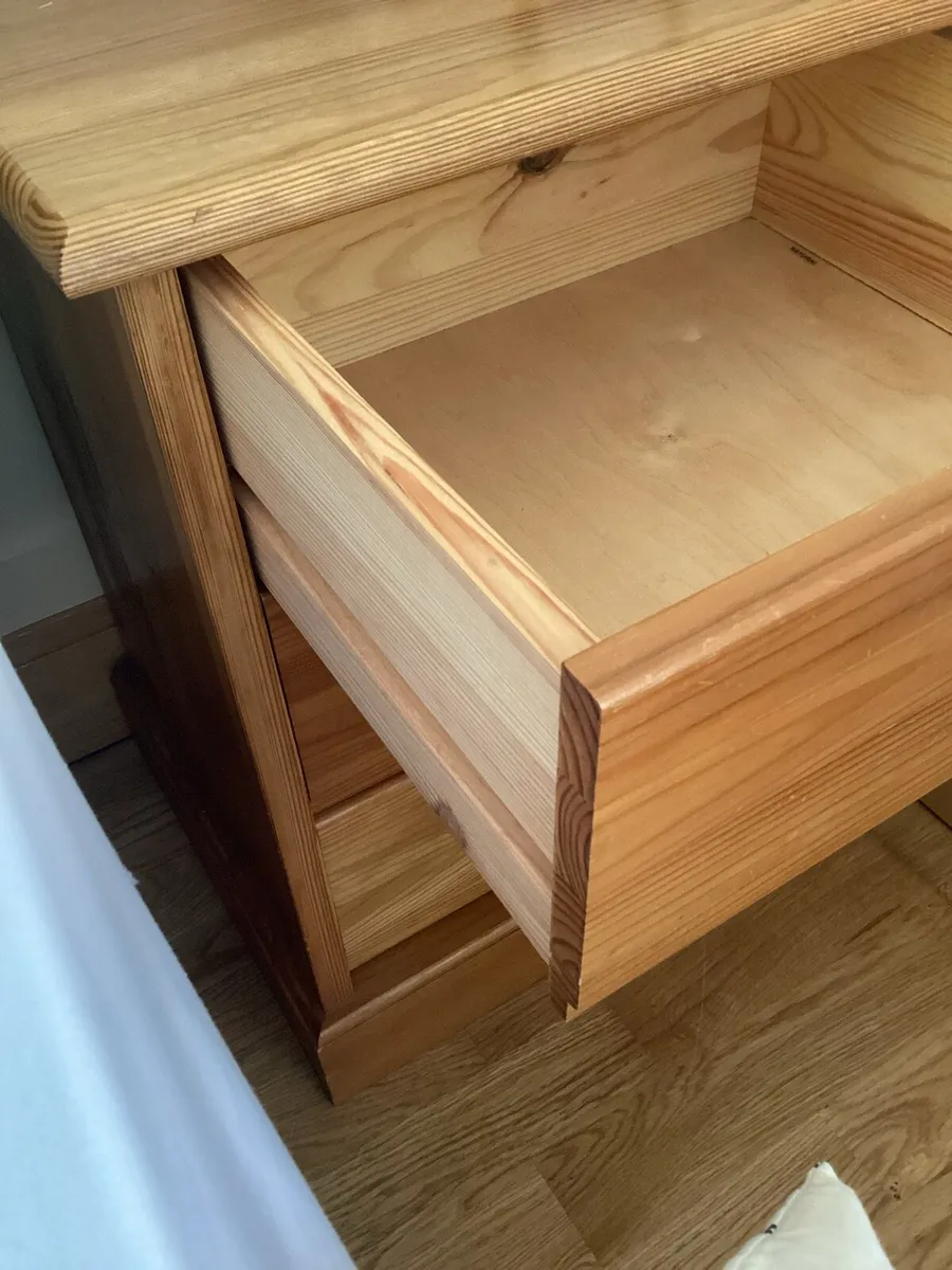 Pine headboard - Image 3
