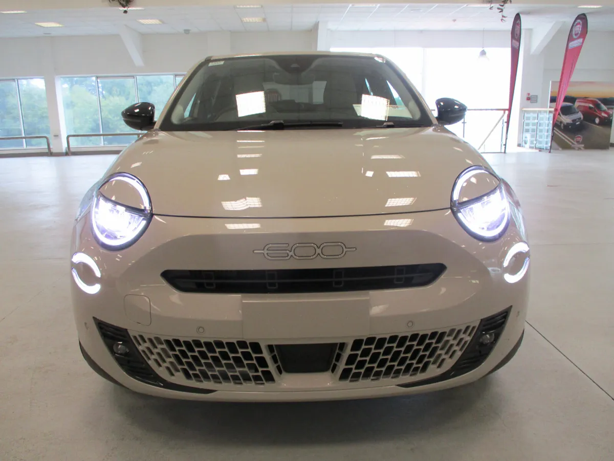 FIAT 600 LA PRIMA 1.2 MHEV HYBRID AUTO LEATHER - Image 4