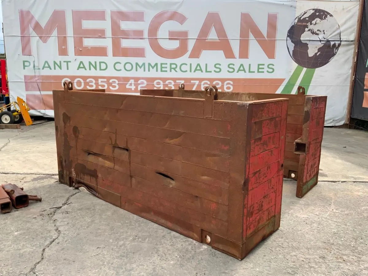 2.5mt x 1.1mt MANHOLE SHORING  BOX.........129 - Image 1