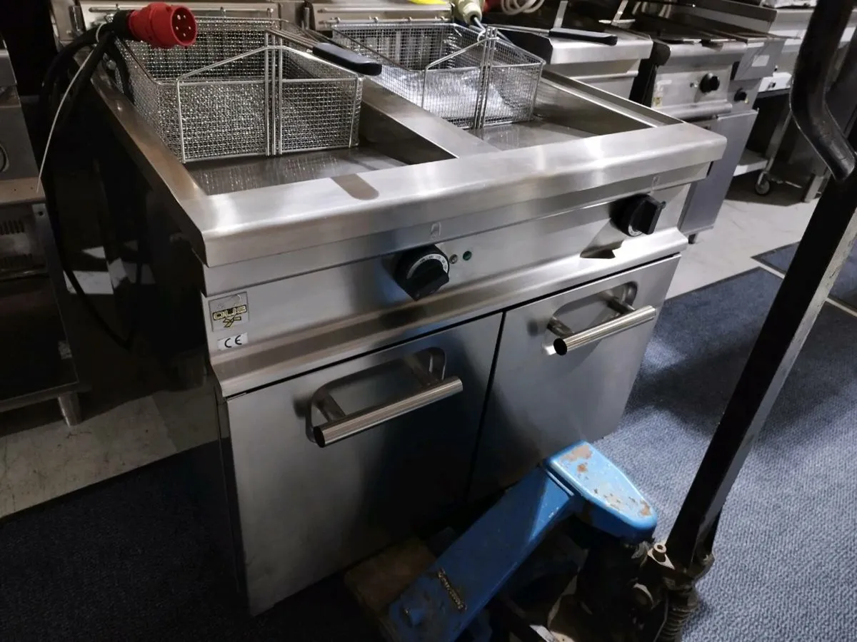 Three phase electric fryer - Image 1