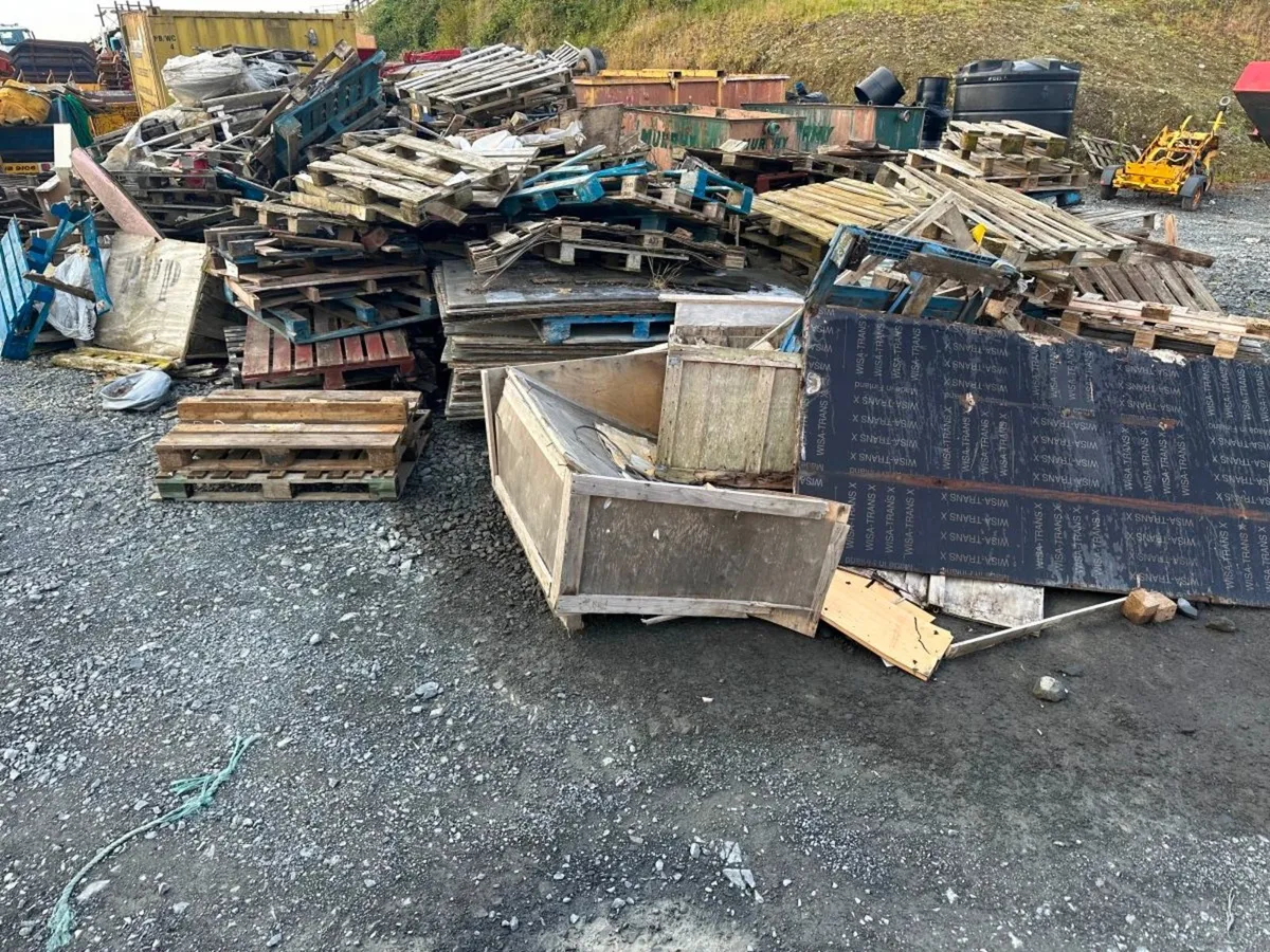 FREE FIRE WOOD , WOOD CHIPS , BROKEN PALLETS - Image 2