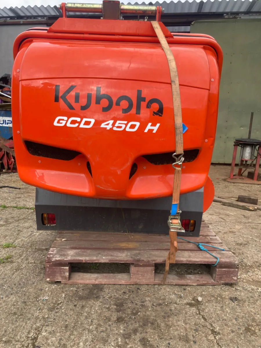 Kubota collector box - Image 1