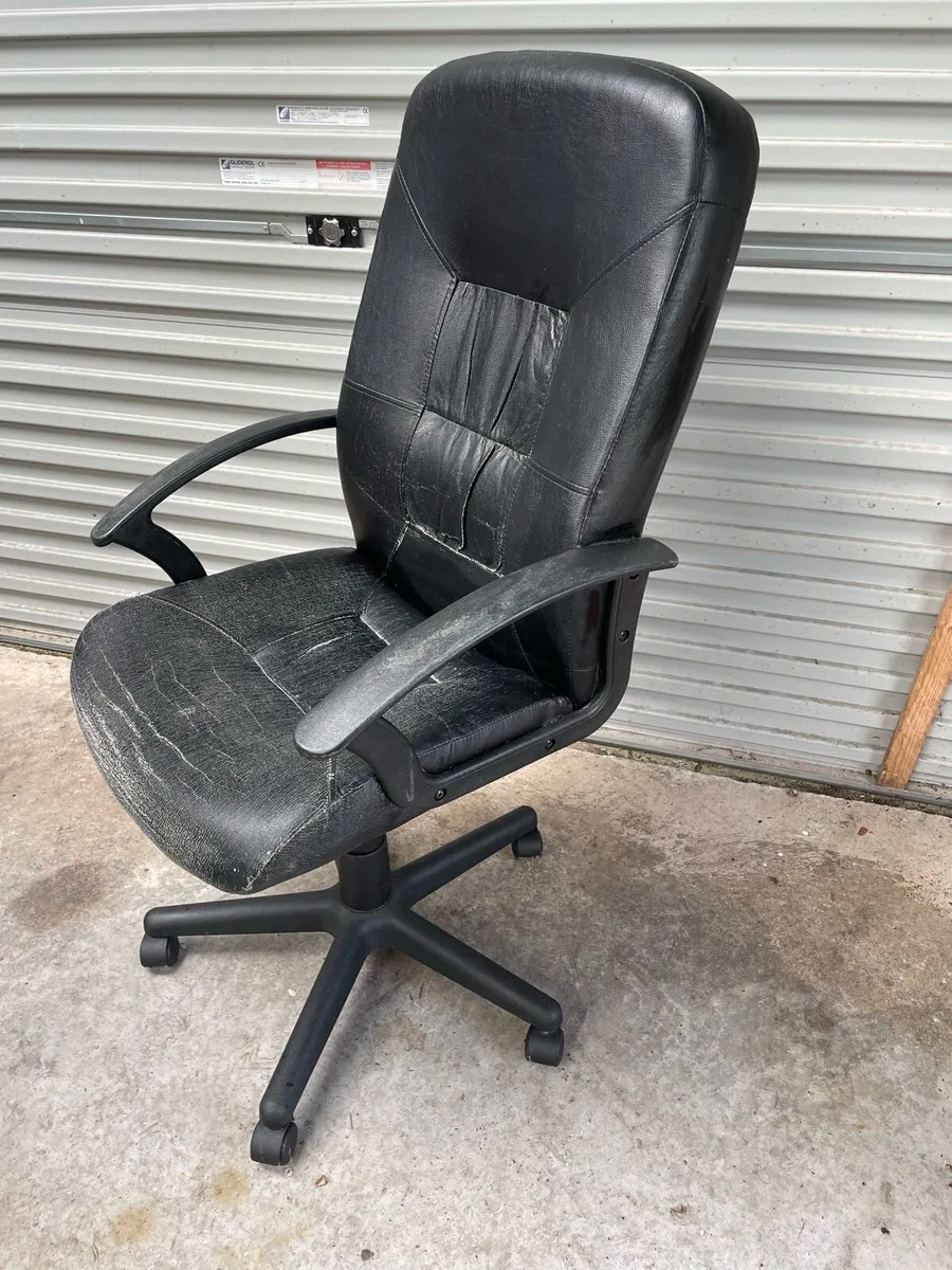 Office chair - Image 1