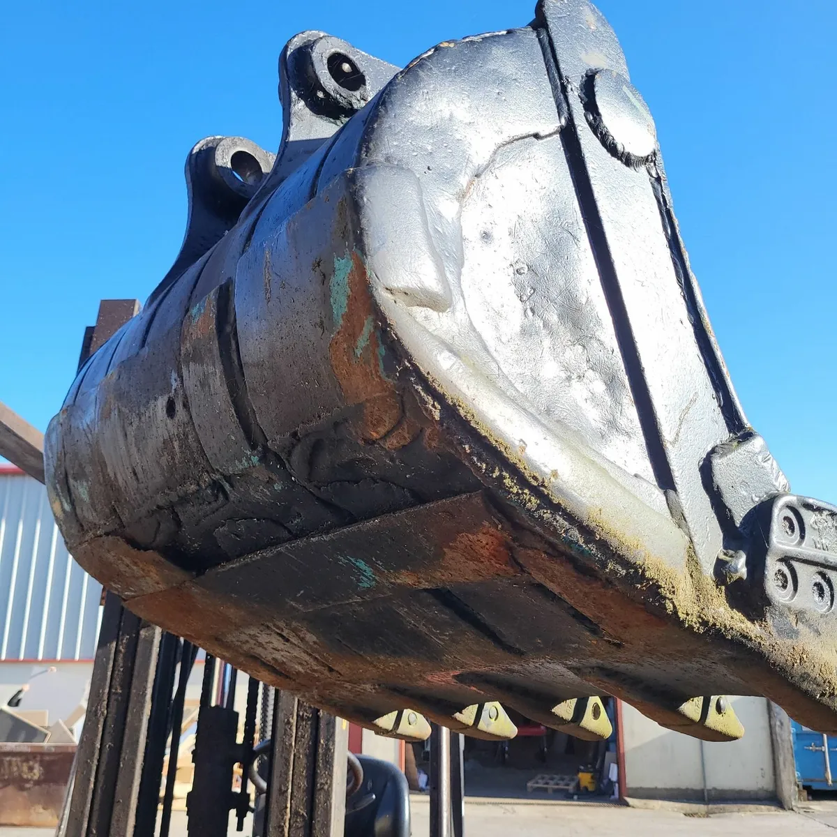 Bucket / hitch - Image 1