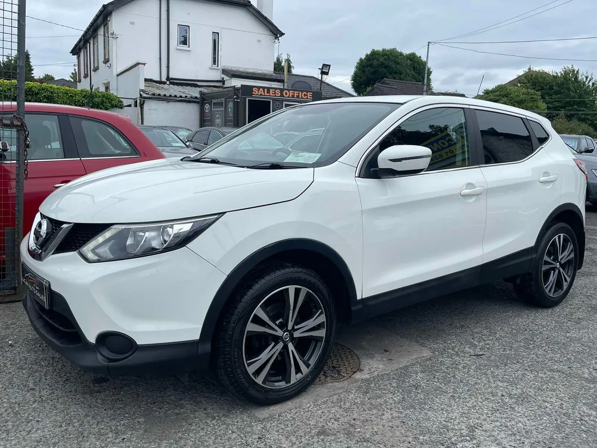 2017 Nissan Qashqai LOW MILEAGE - Image 2