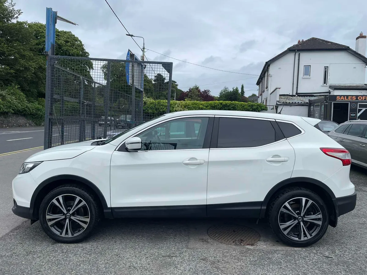 2017 Nissan Qashqai LOW MILEAGE - Image 3