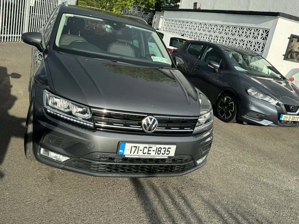 17 Volkswagen Tiguan Glass Roof - Image 3