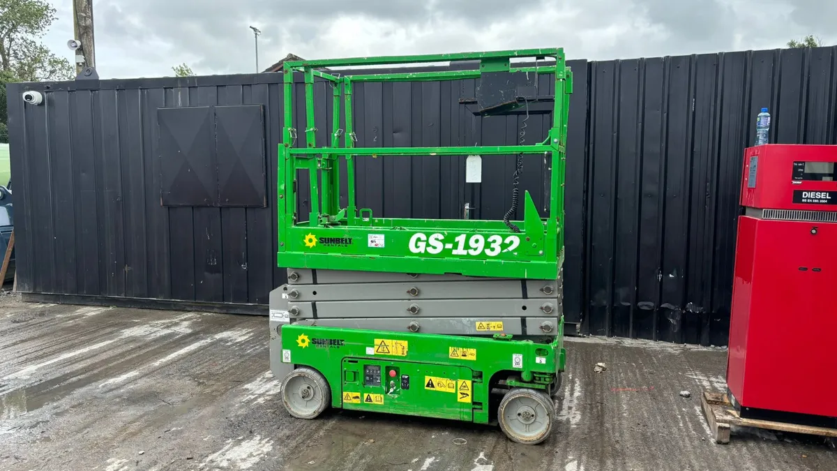 2015 Genie GS1932 Electric Scissor Lift - Image 1