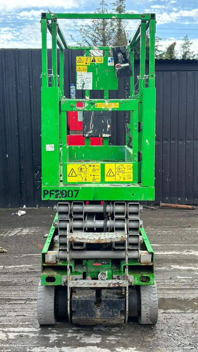 2015 Genie GS1932 Electric Scissor Lift - Image 4