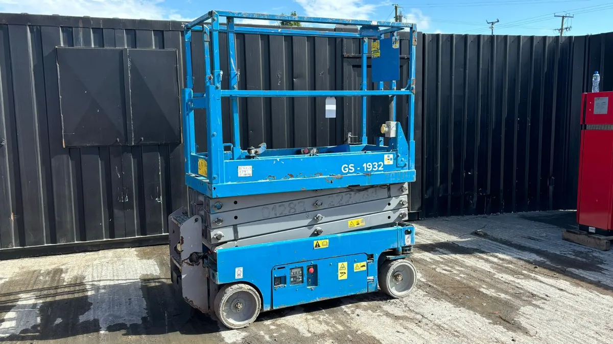 2014 Genie GS1932 Electric Scissor Lift - Image 1