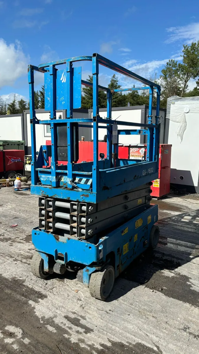 2014 Genie GS1932 Electric Scissor Lift - Image 3