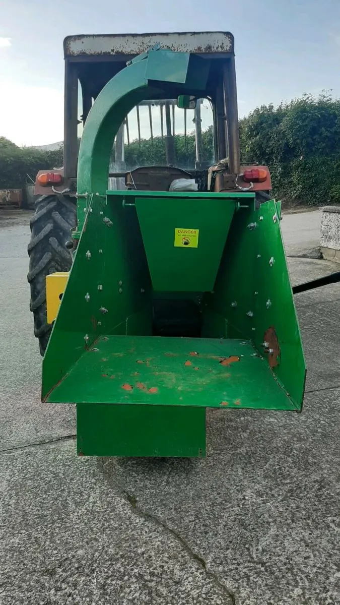 Tractor mounted wood chipper - Image 2