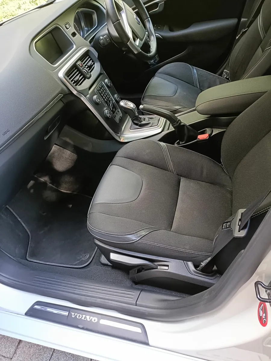 Volvo V40 2013 Automatic *VERY LOW MILEAGE* - Image 3