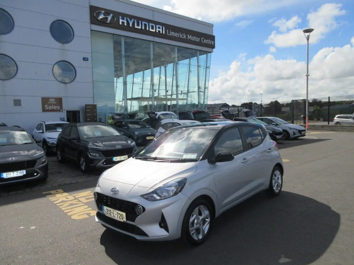 Hyundai i10 i10 Deluxe Plus w.2 Tone Roof - Image 1