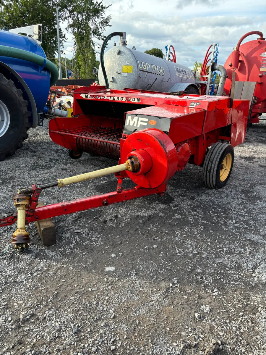 Massey Ferguson 128 Square Bailer - Image 2