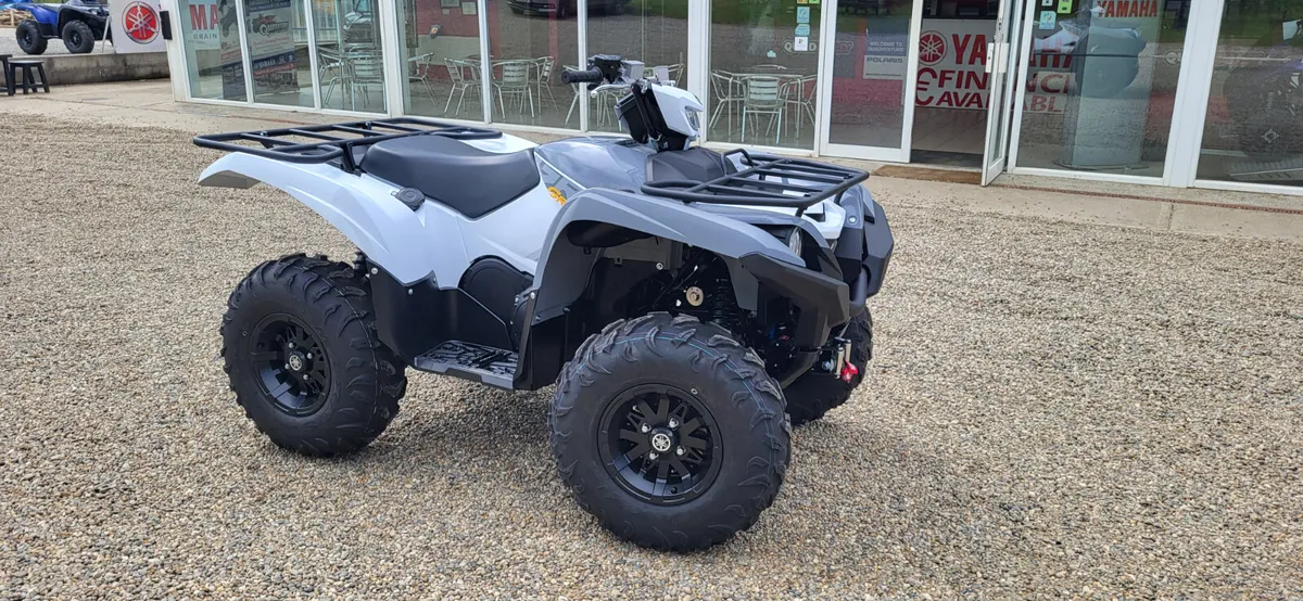 NEW 2024 YAMAHA GRIZZLY 700 WHITE/ARMOUR GREY - Image 1
