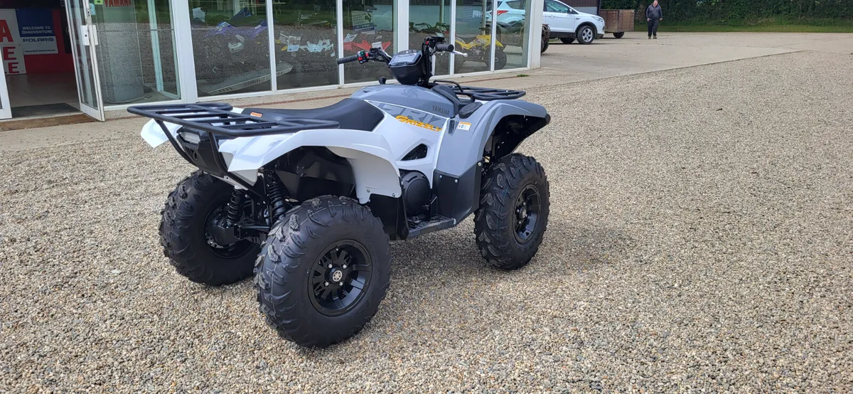 NEW 2024 YAMAHA GRIZZLY 700 WHITE/ARMOUR GREY - Image 3