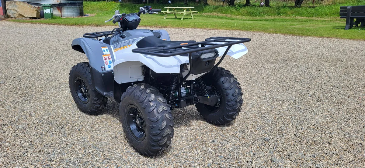 NEW 2024 YAMAHA GRIZZLY 700 WHITE/ARMOUR GREY - Image 4