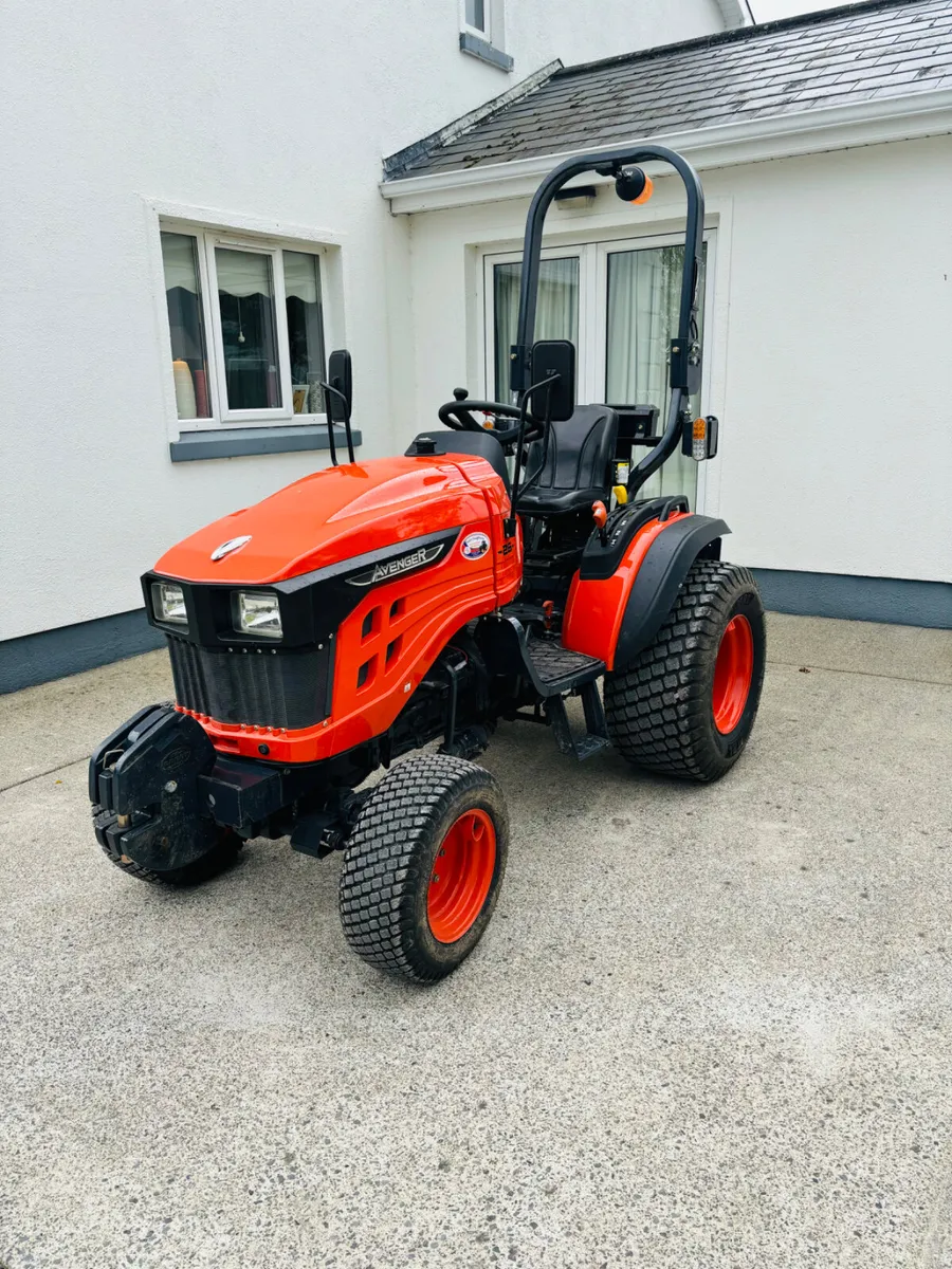 Avenger compact tractor - Image 1