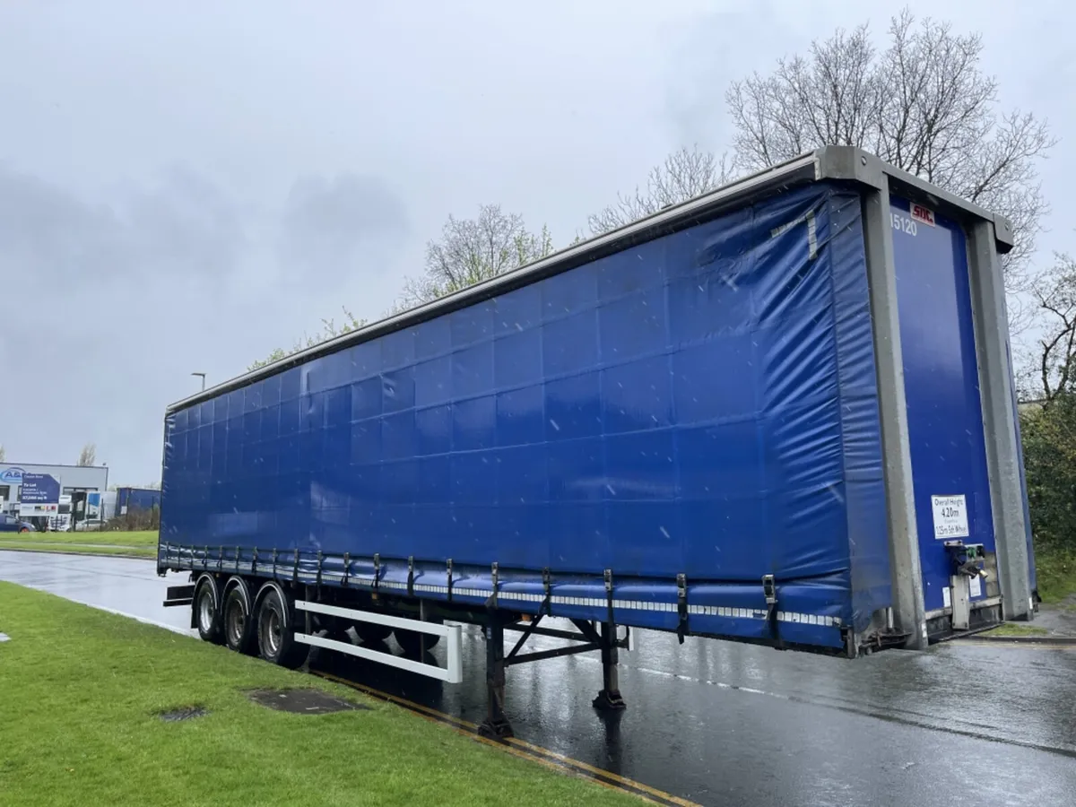 2015 SDC 4200MM TRI-AXLE CURTAINSIDE TRAILER - Image 1