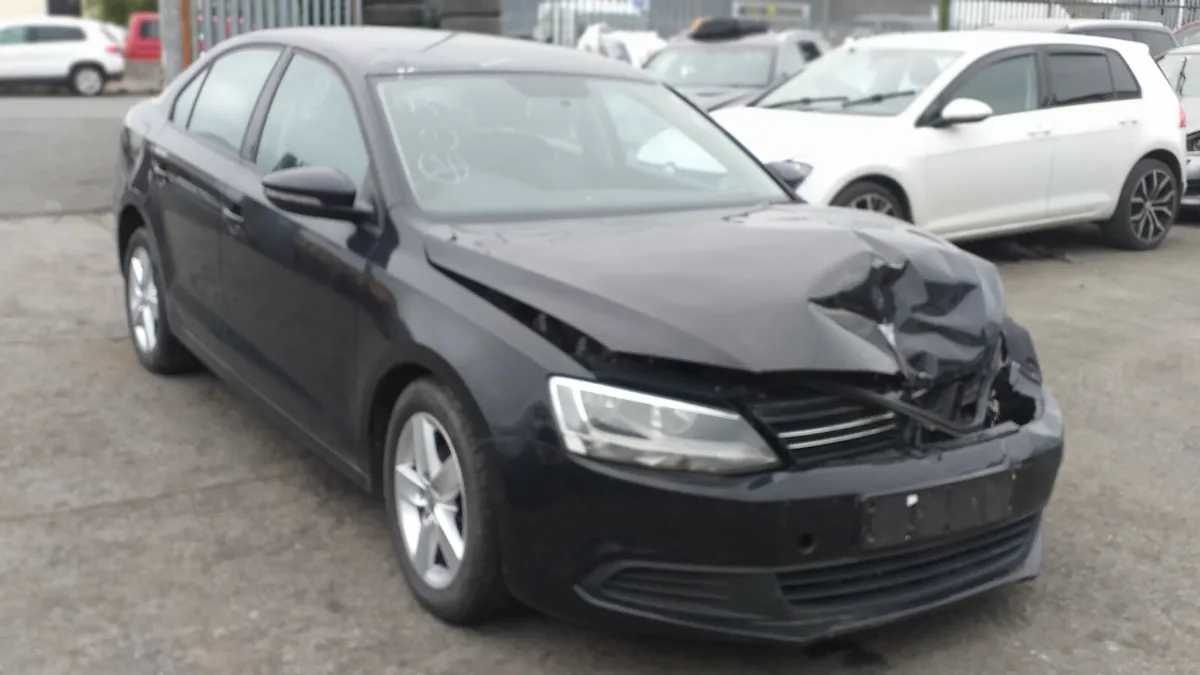 12 VW JETTA  1.6 TDI AUTO (CAYC) FOR BREAKING - Image 1