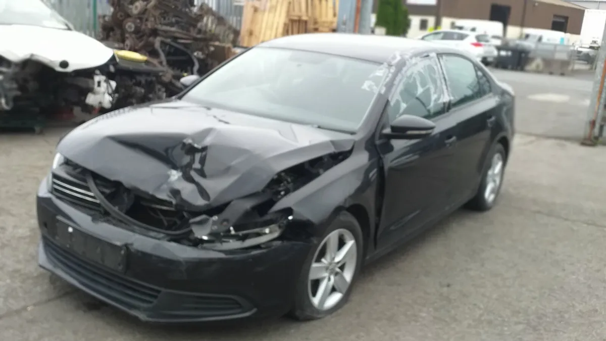 12 VW JETTA  1.6 TDI AUTO (CAYC) FOR BREAKING - Image 2