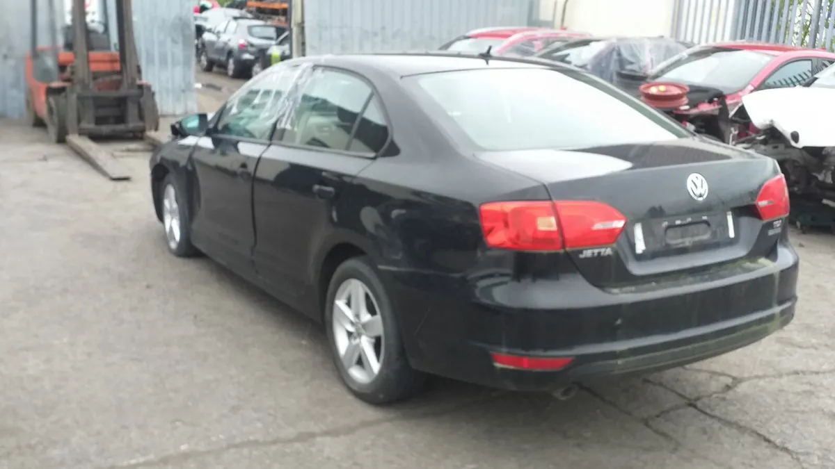 12 VW JETTA  1.6 TDI AUTO (CAYC) FOR BREAKING - Image 3