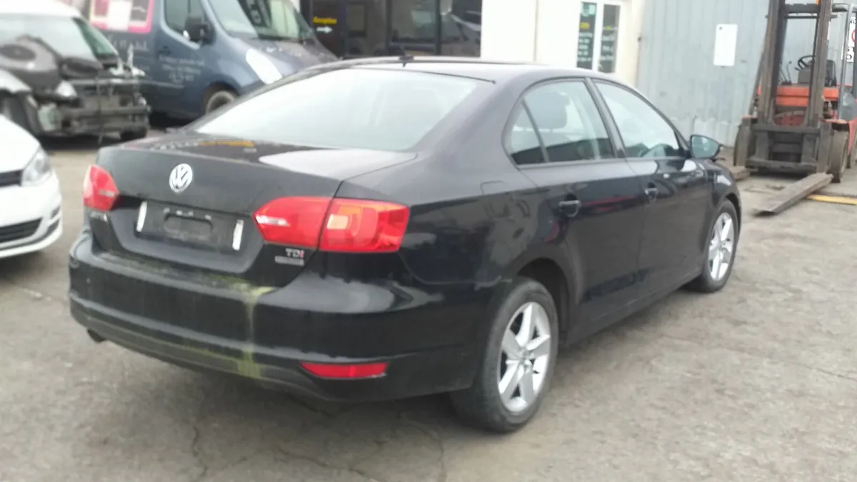 12 VW JETTA  1.6 TDI AUTO (CAYC) FOR BREAKING - Image 4