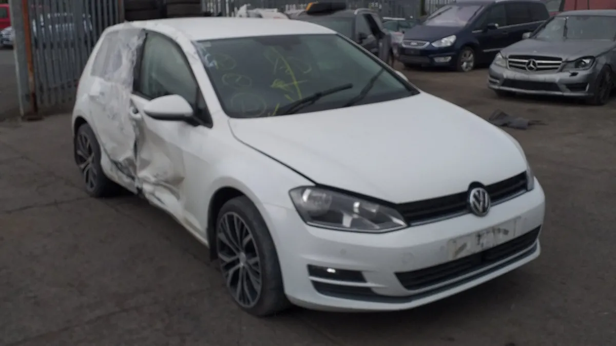 14 VW GOLF 1.6 TDI (CLHA) FOR BREAKING - Image 1