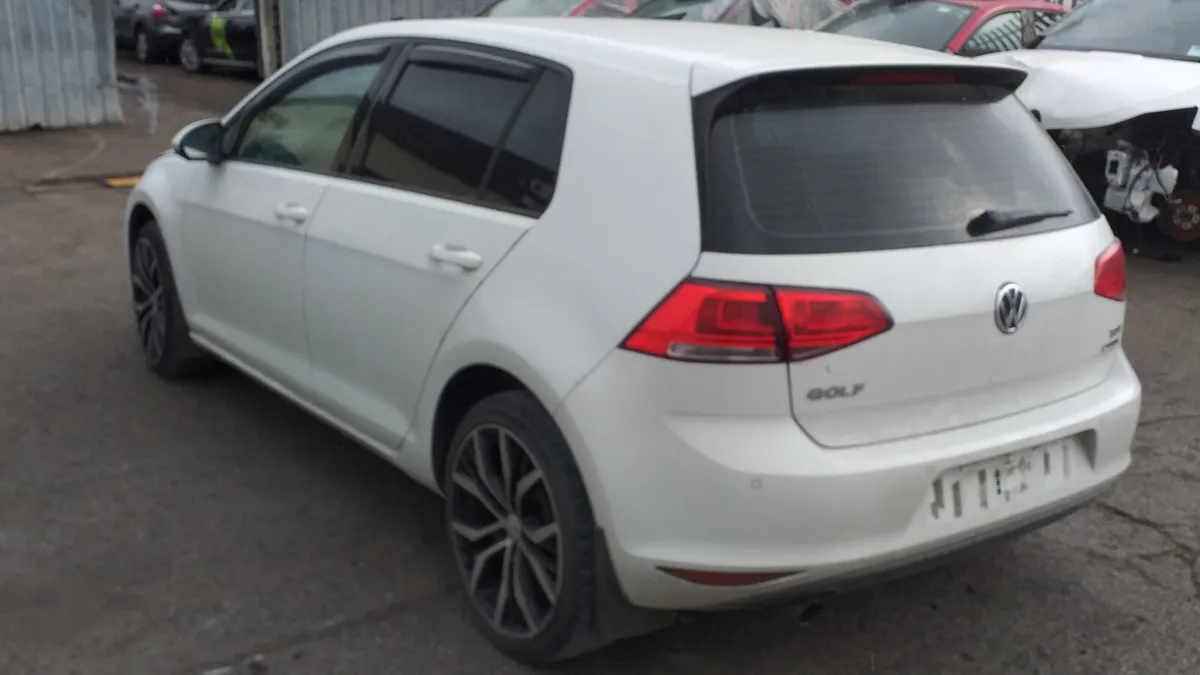 14 VW GOLF 1.6 TDI (CLHA) FOR BREAKING - Image 3