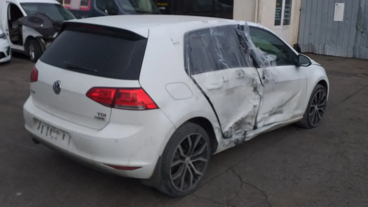 14 VW GOLF 1.6 TDI (CLHA) FOR BREAKING - Image 4