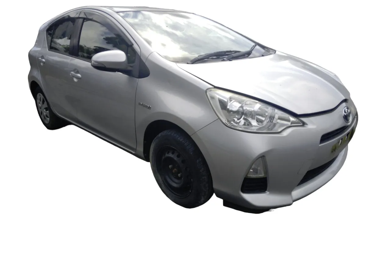 2014 TOYOTA AQUA For Breaking/Dismantling - Image 1