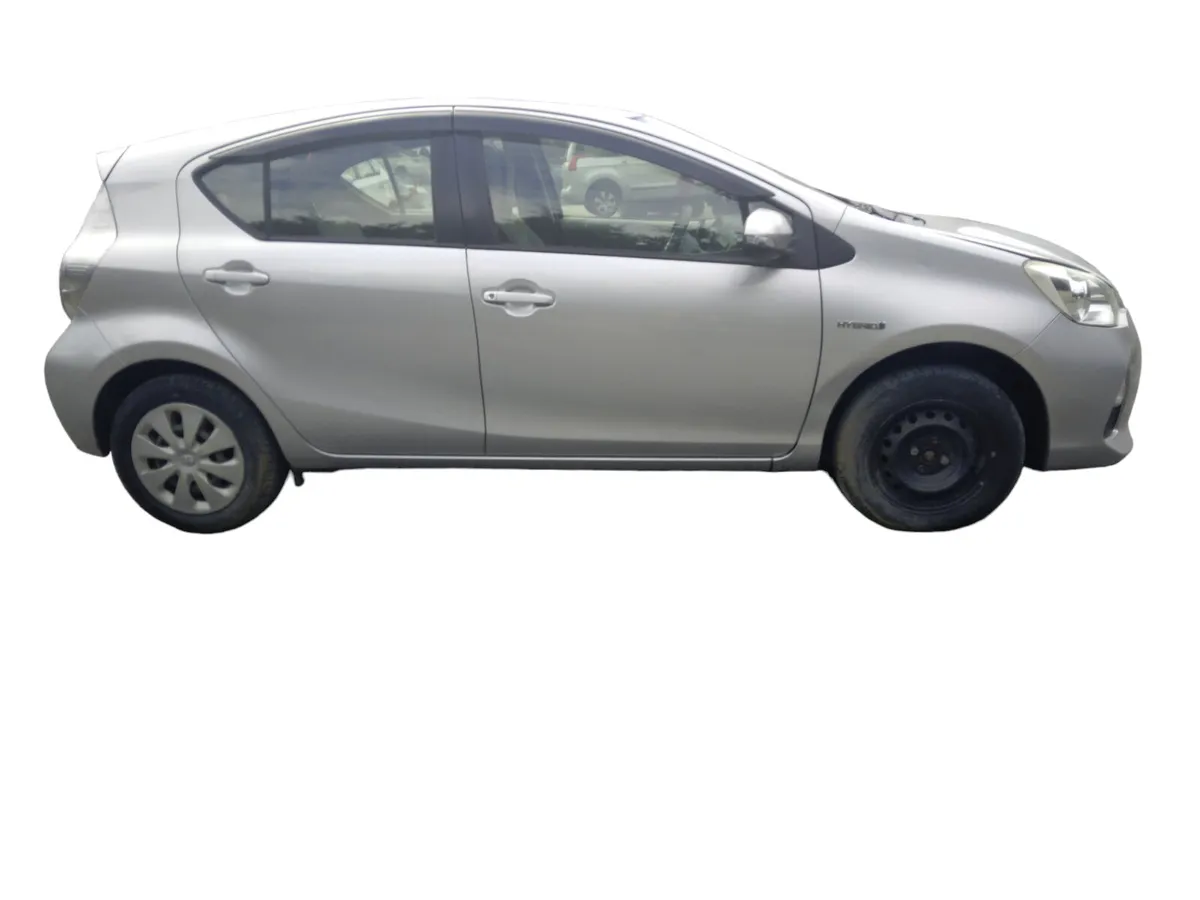 2014 TOYOTA AQUA For Breaking/Dismantling - Image 2