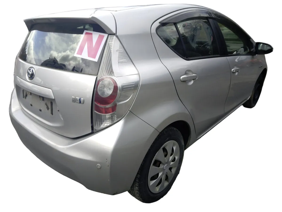 2014 TOYOTA AQUA For Breaking/Dismantling - Image 3