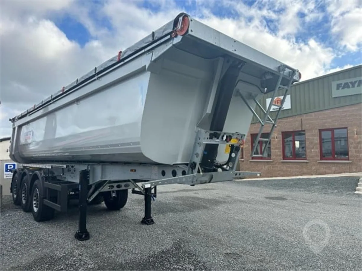 2025 Schmitz 8.2m Tipper Electric Cover - Image 4