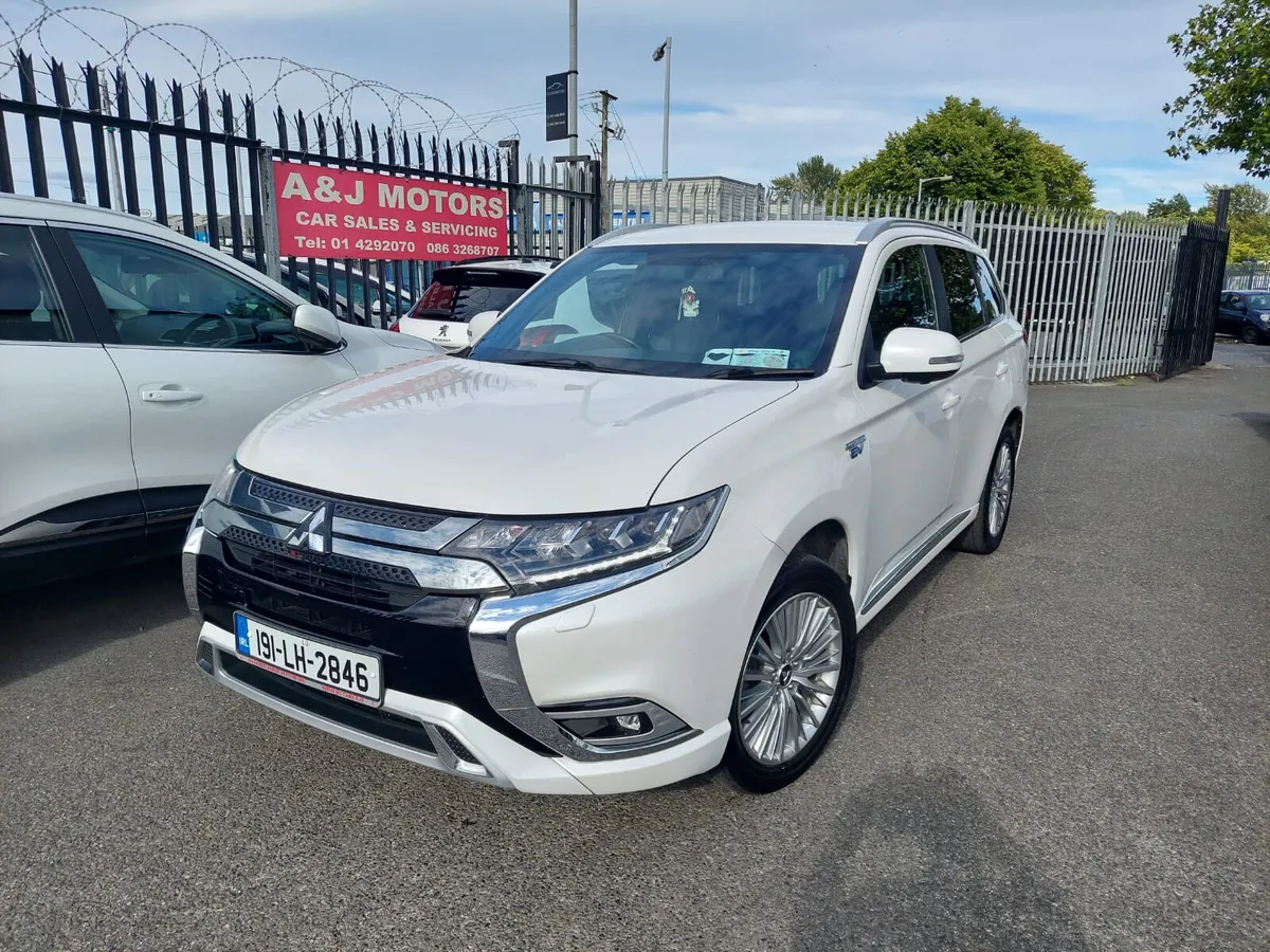 19 Mitsubishi Outlander 2.4 Hybrid - Image 2