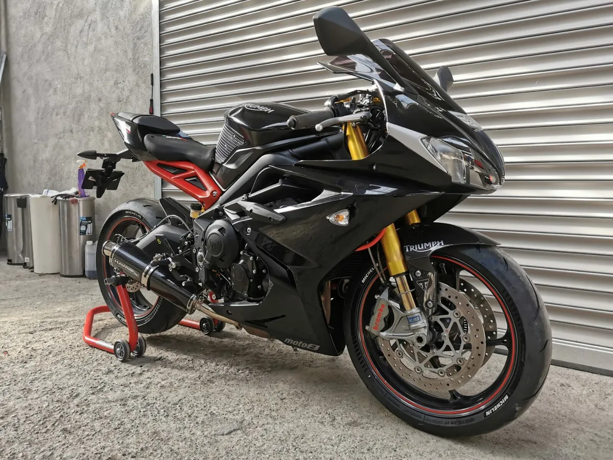 Triumph Daytona 675 R Loads of extras - Image 1