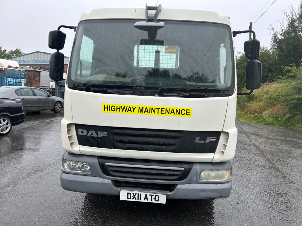 2011 Daf lf 45 160 7.5 ton tipper with tar chutes - Image 2