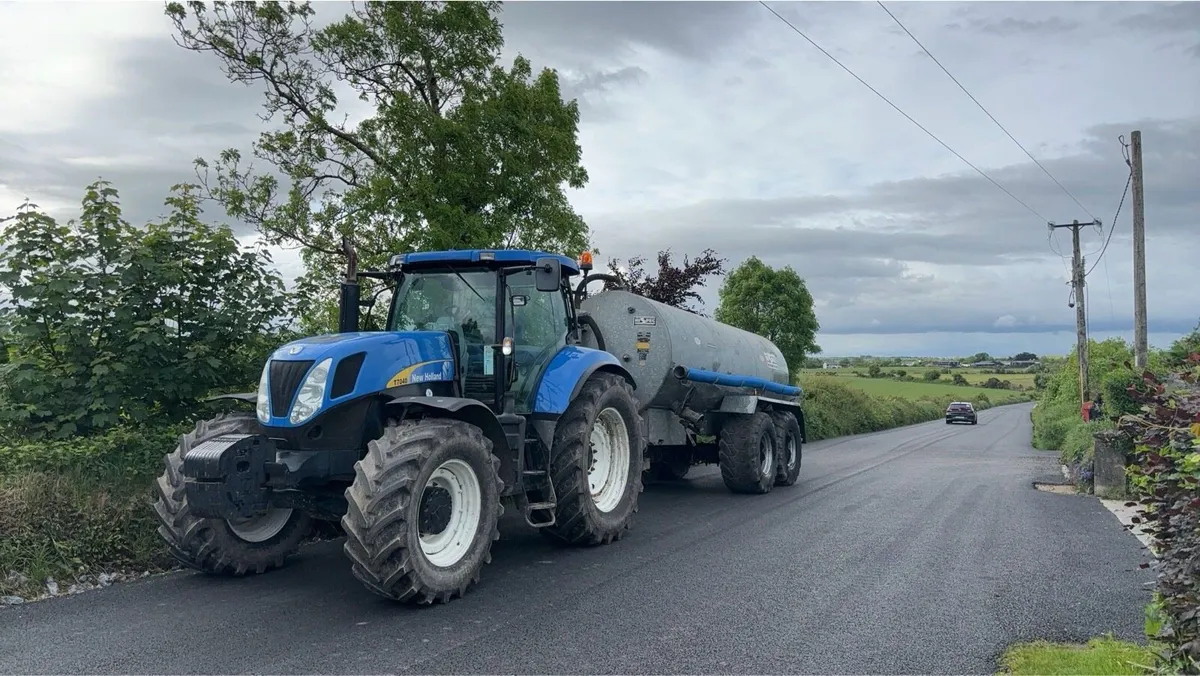 Tractor and driver for hire - Image 2