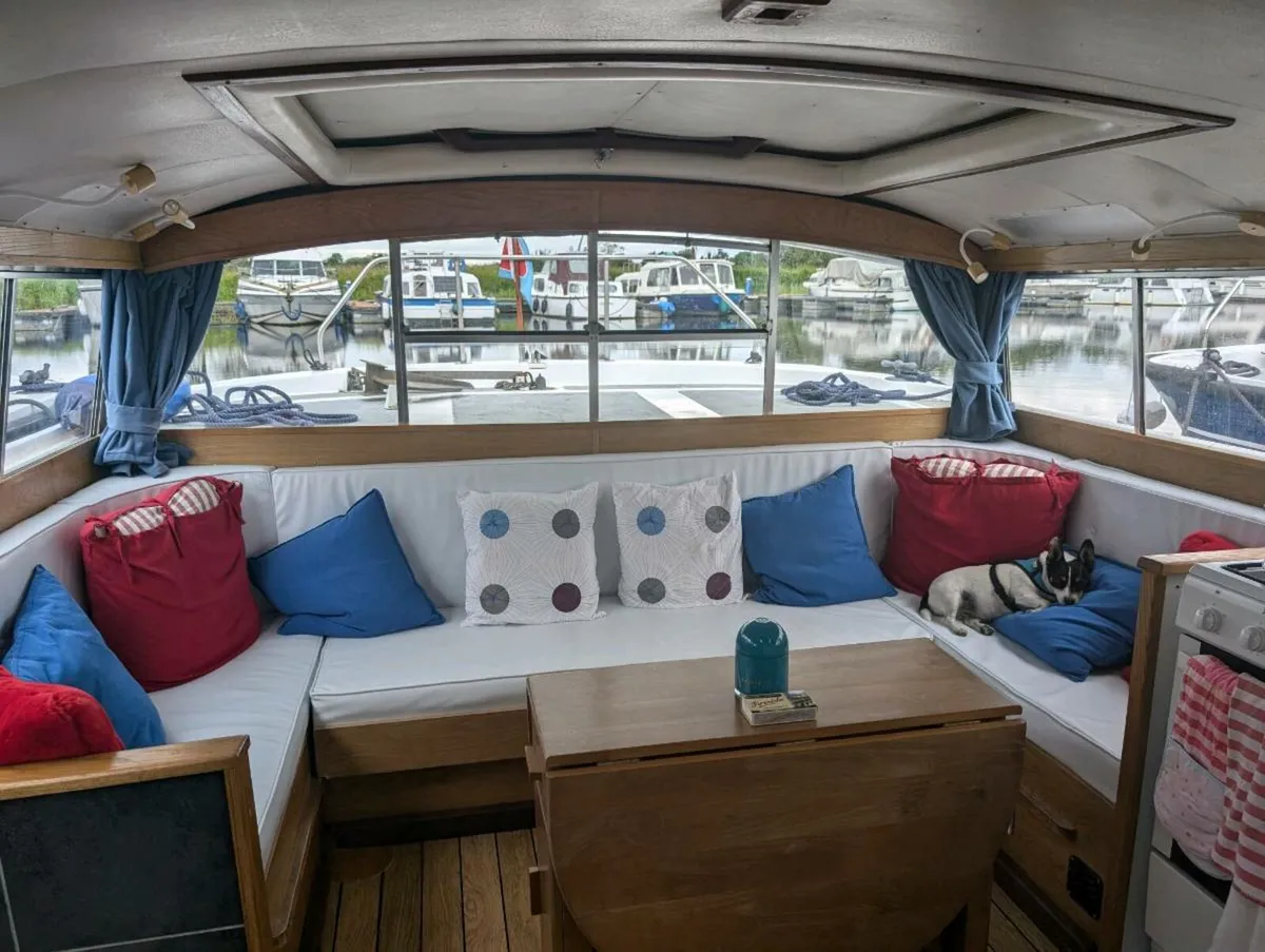 Boat upholstery and curtains - Image 2