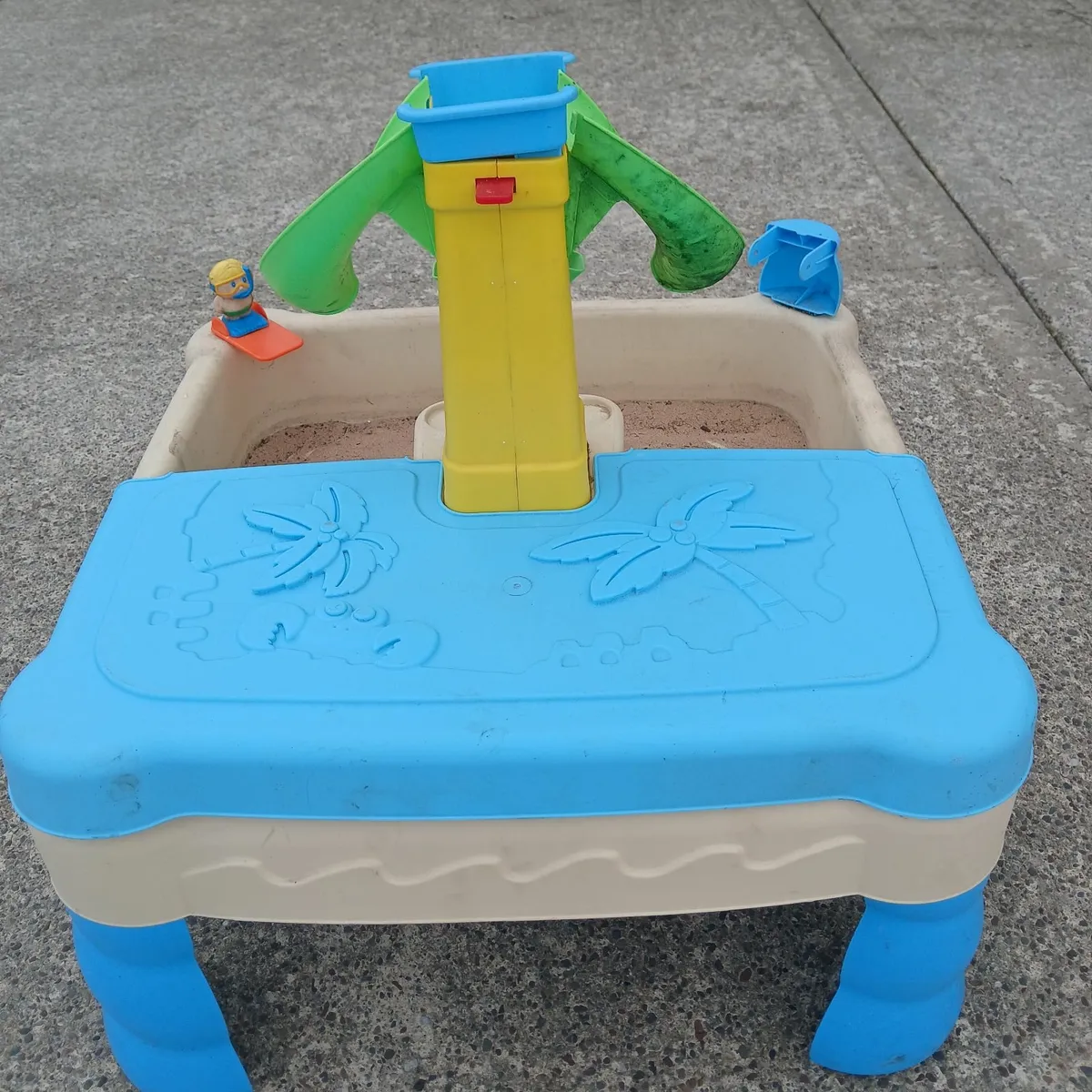 Sand and water table - Image 1