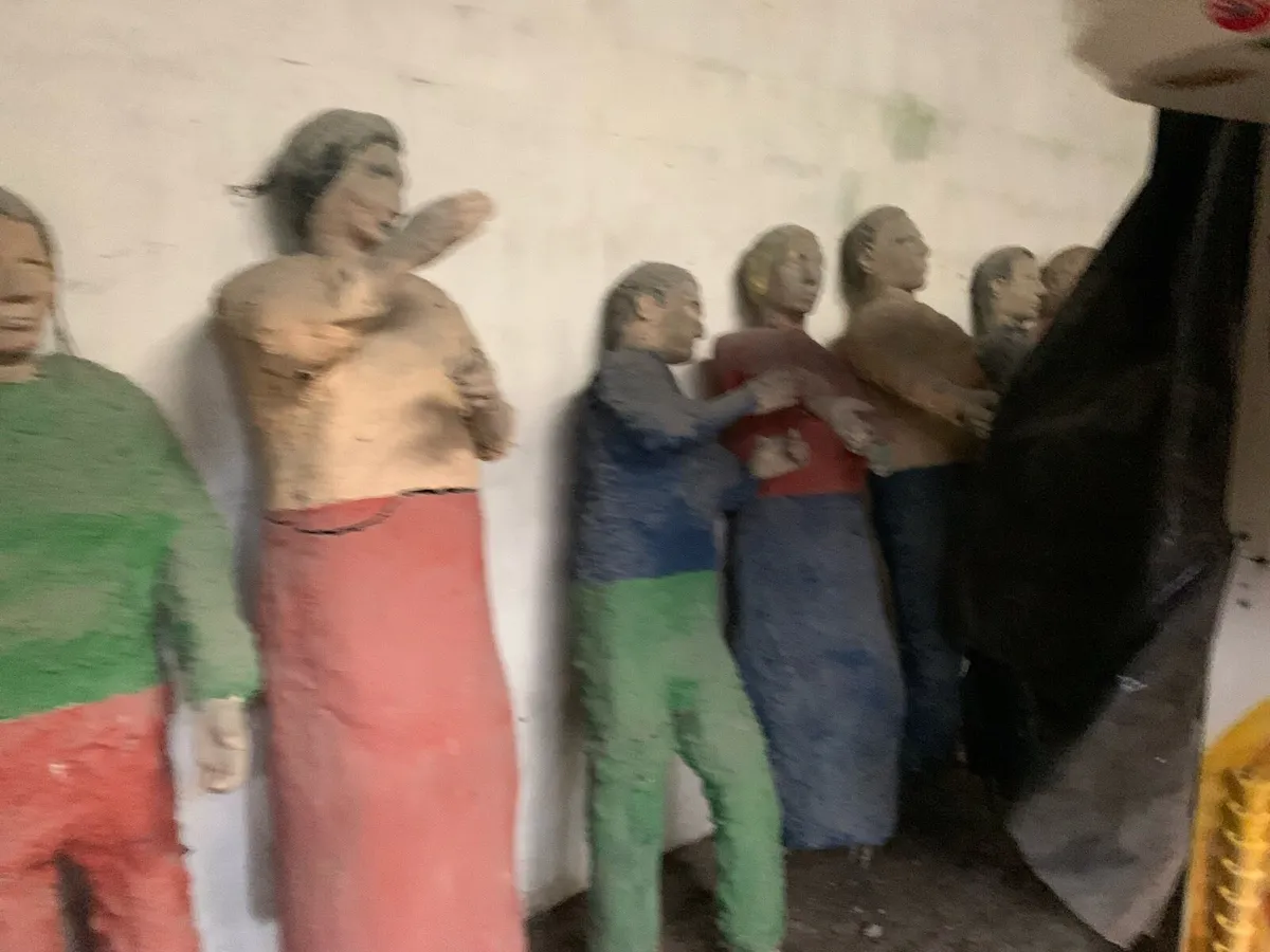 Statues - Image 2