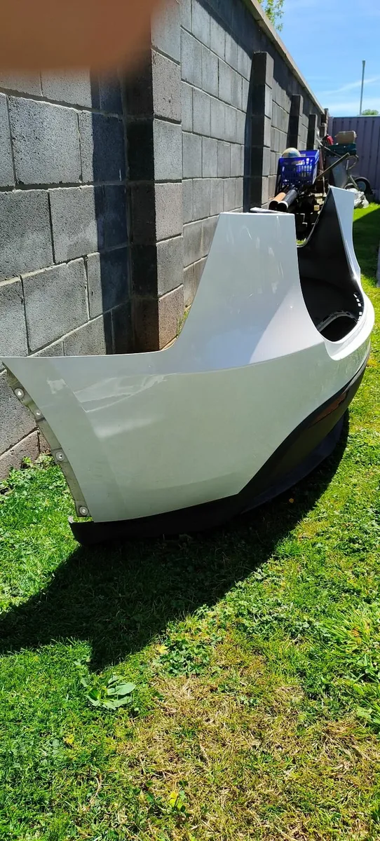 Tesla Model Y tailgate trunk and rear bumper - Image 1
