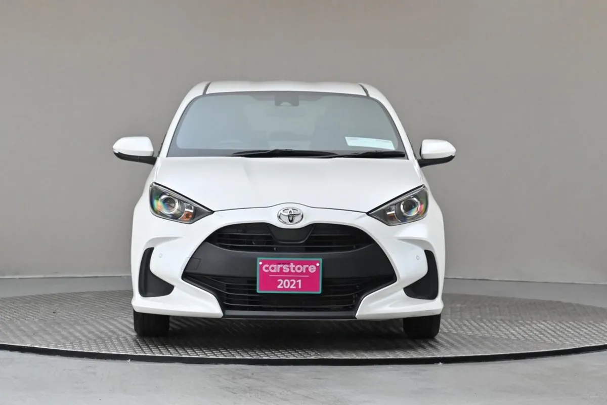 Toyota Yaris 1.0 Auto Petrol  reverse Cam privacy - Image 2