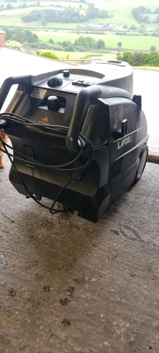 Hot powerwasher - Image 2