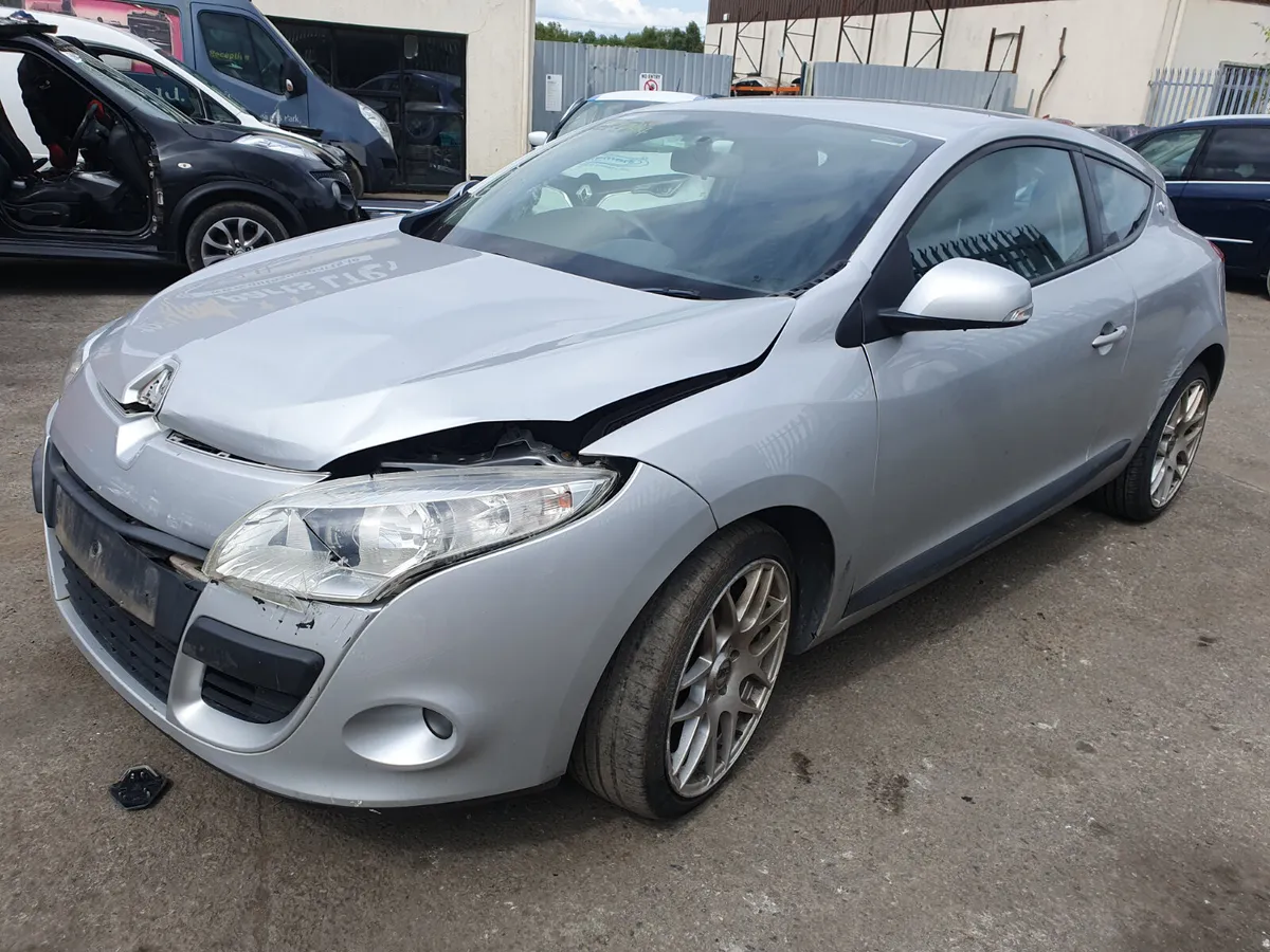 12 RENAULT MEGANE  COUPE 1.5 DCI FOR BREAKING - Image 2