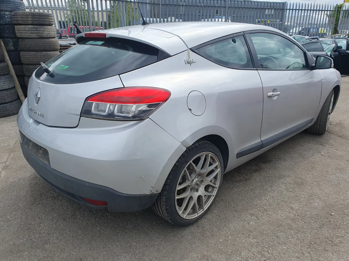 12 RENAULT MEGANE  COUPE 1.5 DCI FOR BREAKING - Image 4