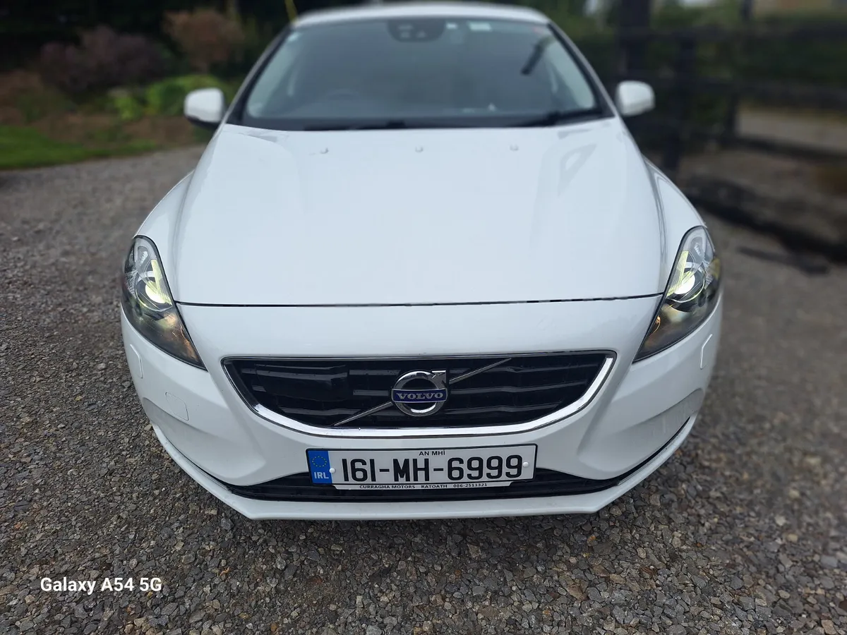 Volvo V40 2016 - Image 2