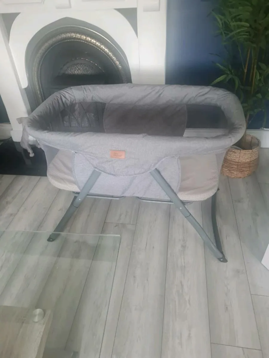 Baby elegance glider crib online