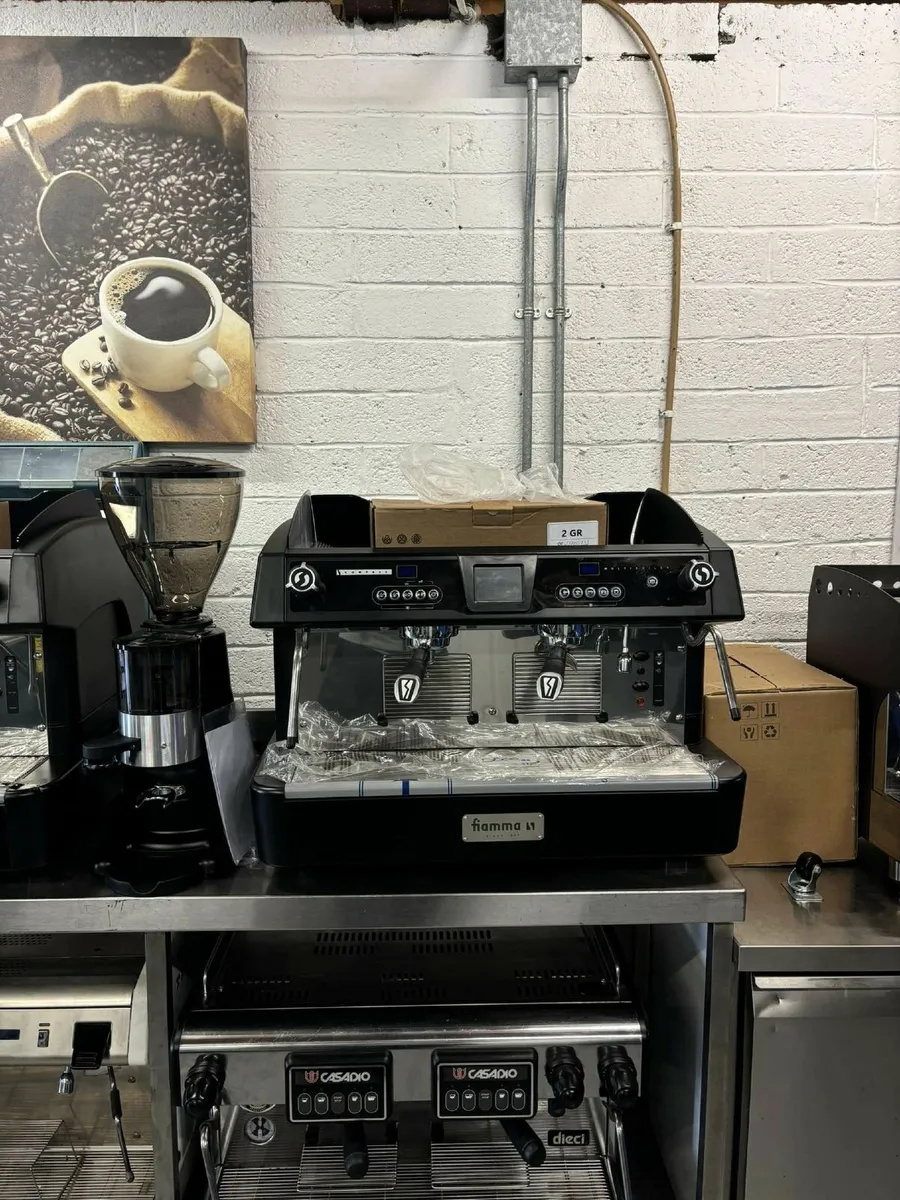 COMMERICAL COFFEE MACHINE